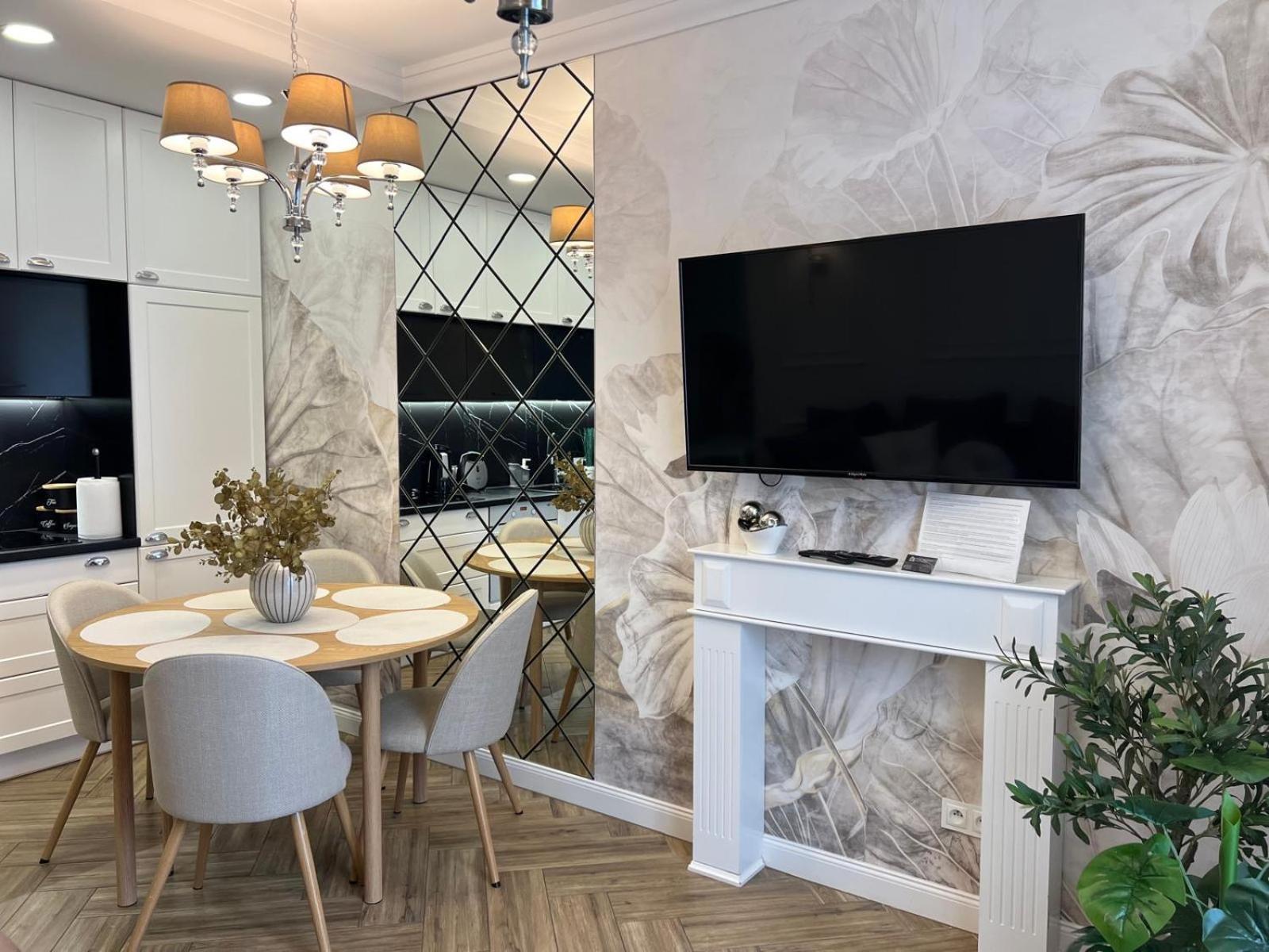 Family & Business Sauna Apartments Plac Wolnosci Centrum Downtow, - Piekny Apartament - 5 Bedroom With Private Sauna, Bath With Hydromassage, Parking, Catering Options Kielce Esterno foto