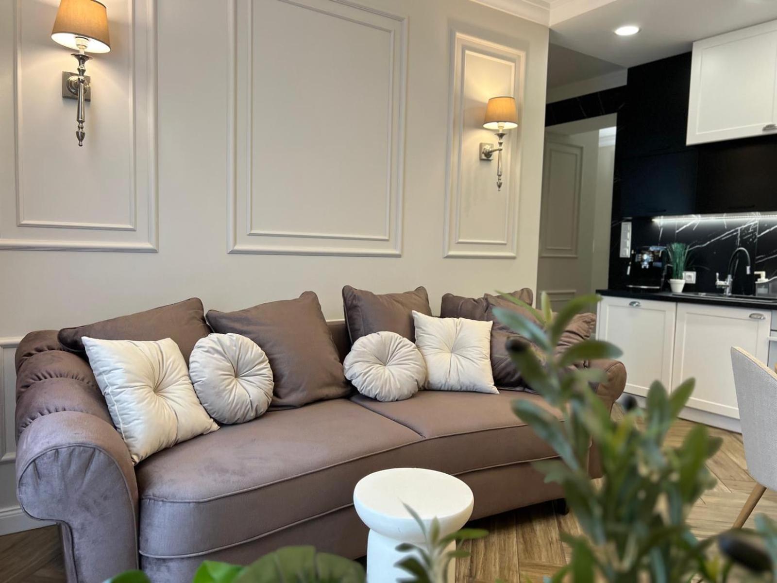 Family & Business Sauna Apartments Plac Wolnosci Centrum Downtow, - Piekny Apartament - 5 Bedroom With Private Sauna, Bath With Hydromassage, Parking, Catering Options Kielce Esterno foto