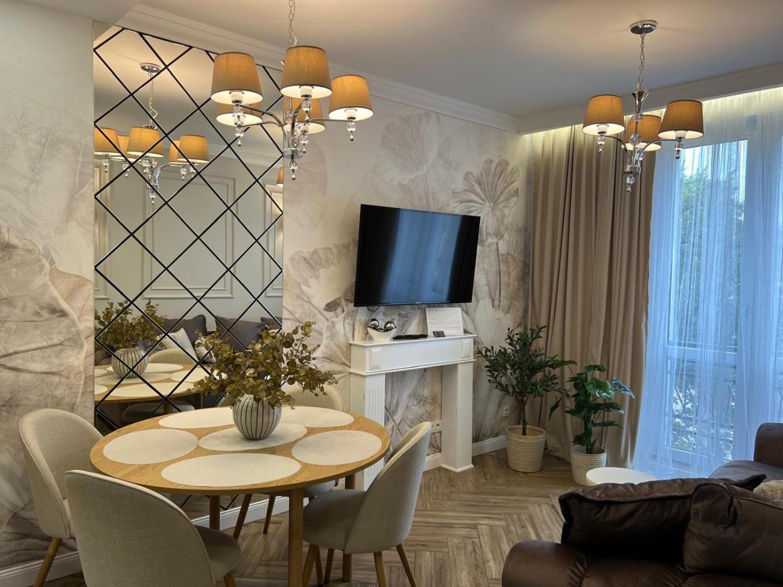 Family & Business Sauna Apartments Plac Wolnosci Centrum Downtow, - Piekny Apartament - 5 Bedroom With Private Sauna, Bath With Hydromassage, Parking, Catering Options Kielce Esterno foto
