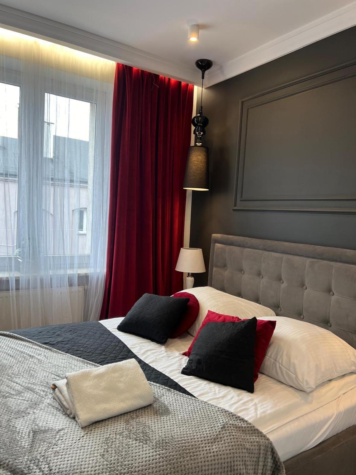 Family & Business Sauna Apartments Plac Wolnosci Centrum Downtow, - Piekny Apartament - 5 Bedroom With Private Sauna, Bath With Hydromassage, Parking, Catering Options Kielce Esterno foto