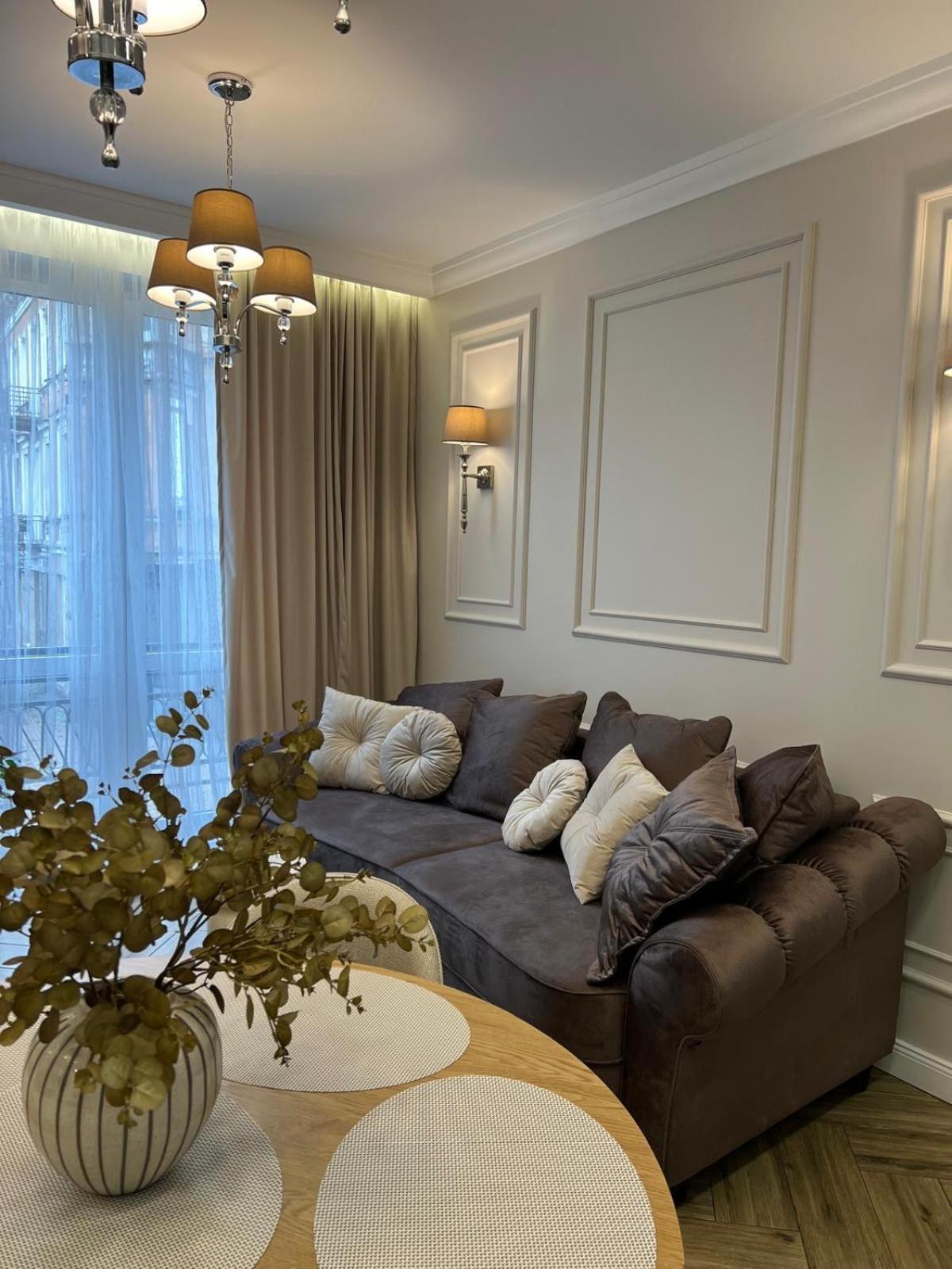 Family & Business Sauna Apartments Plac Wolnosci Centrum Downtow, - Piekny Apartament - 5 Bedroom With Private Sauna, Bath With Hydromassage, Parking, Catering Options Kielce Esterno foto