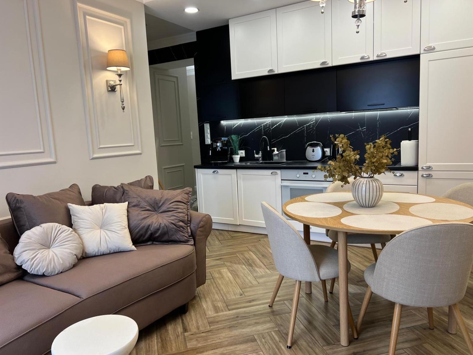 Family & Business Sauna Apartments Plac Wolnosci Centrum Downtow, - Piekny Apartament - 5 Bedroom With Private Sauna, Bath With Hydromassage, Parking, Catering Options Kielce Esterno foto