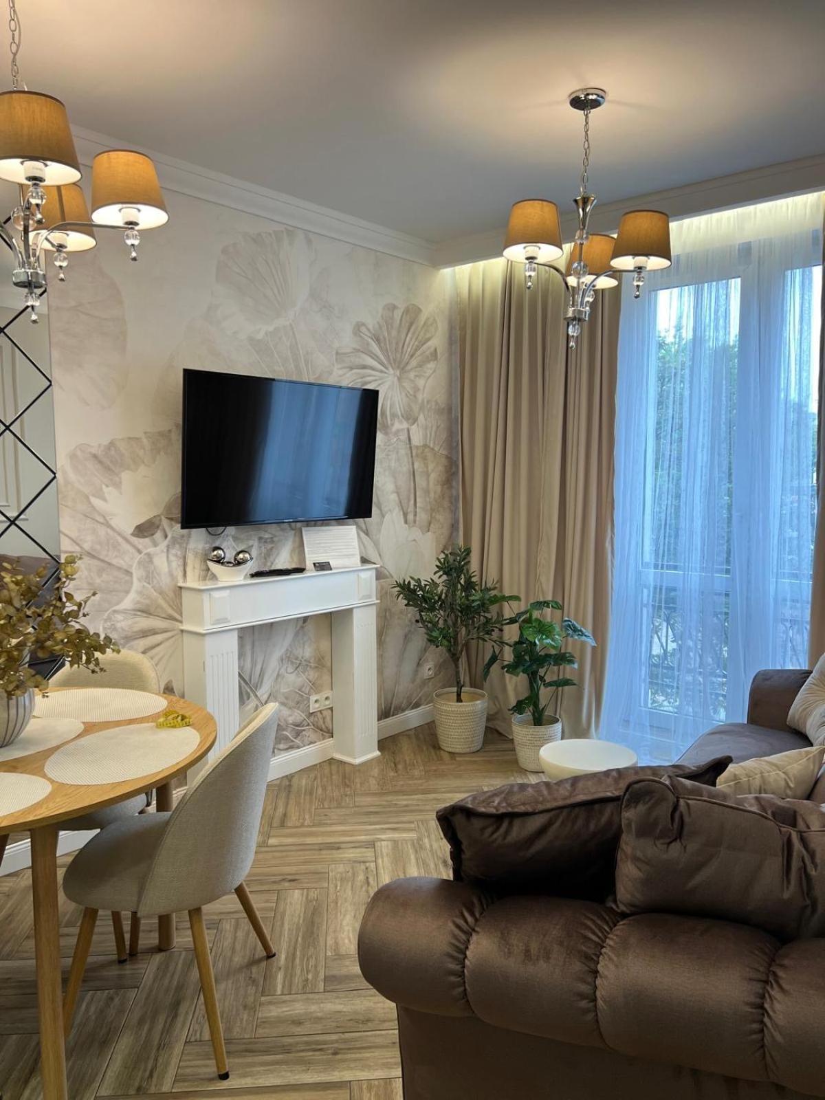 Family & Business Sauna Apartments Plac Wolnosci Centrum Downtow, - Piekny Apartament - 5 Bedroom With Private Sauna, Bath With Hydromassage, Parking, Catering Options Kielce Esterno foto