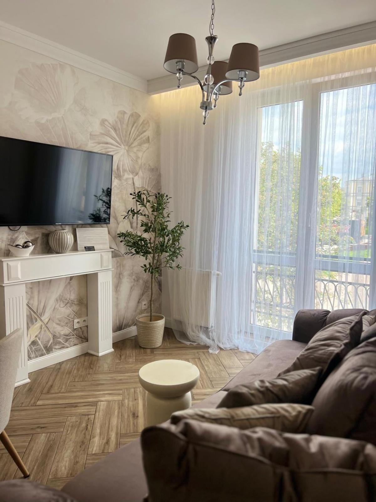 Family & Business Sauna Apartments Plac Wolnosci Centrum Downtow, - Piekny Apartament - 5 Bedroom With Private Sauna, Bath With Hydromassage, Parking, Catering Options Kielce Esterno foto