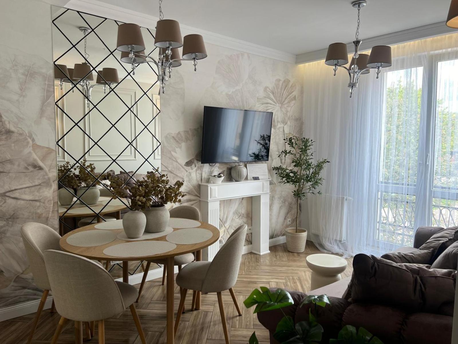 Family & Business Sauna Apartments Plac Wolnosci Centrum Downtow, - Piekny Apartament - 5 Bedroom With Private Sauna, Bath With Hydromassage, Parking, Catering Options Kielce Esterno foto