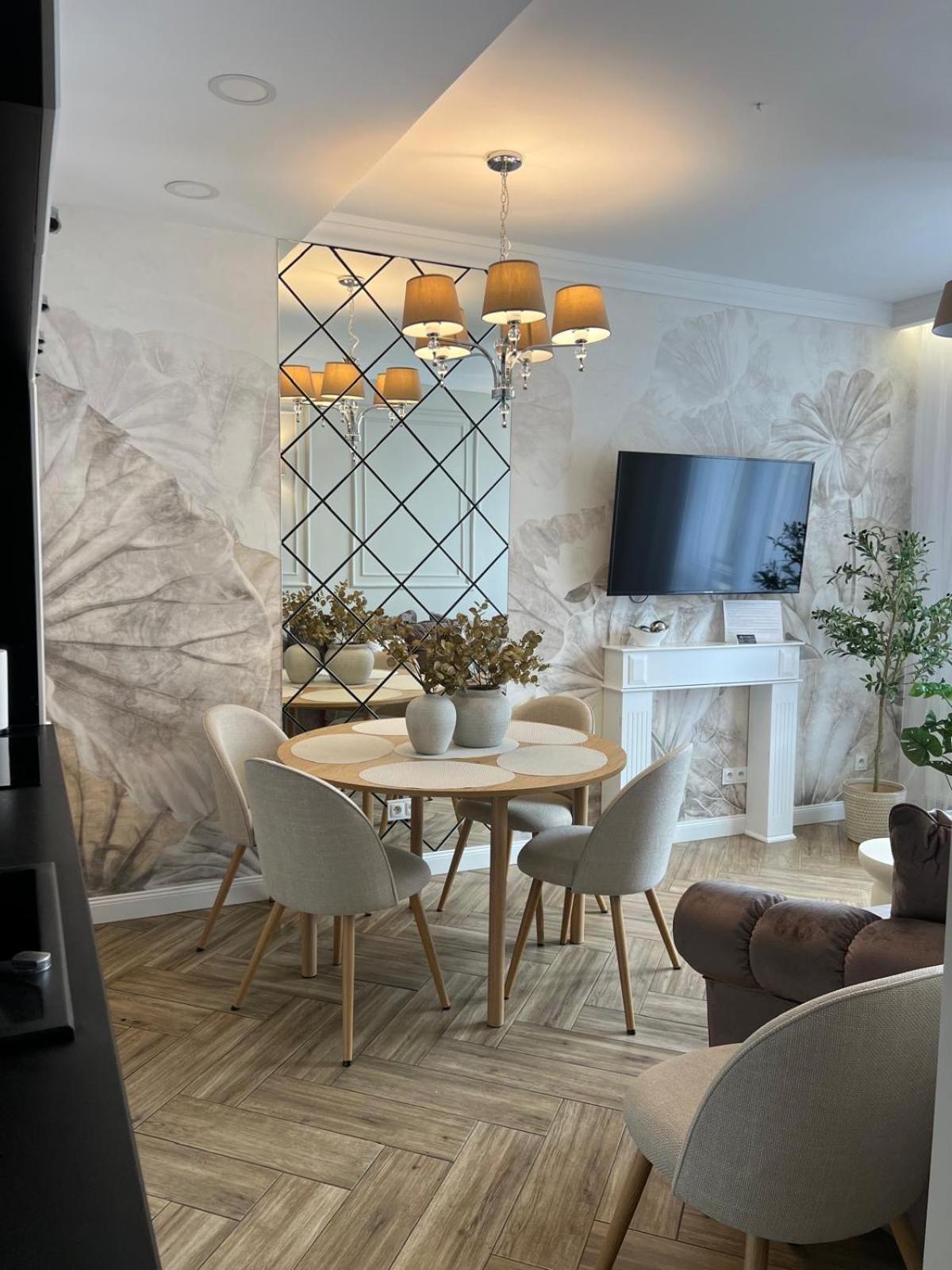 Family & Business Sauna Apartments Plac Wolnosci Centrum Downtow, - Piekny Apartament - 5 Bedroom With Private Sauna, Bath With Hydromassage, Parking, Catering Options Kielce Esterno foto