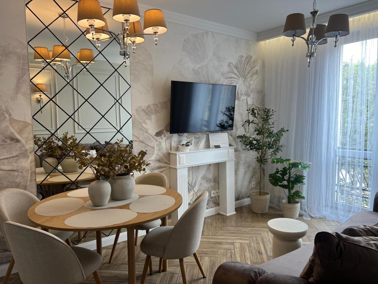 Family & Business Sauna Apartments Plac Wolnosci Centrum Downtow, - Piekny Apartament - 5 Bedroom With Private Sauna, Bath With Hydromassage, Parking, Catering Options Kielce Esterno foto