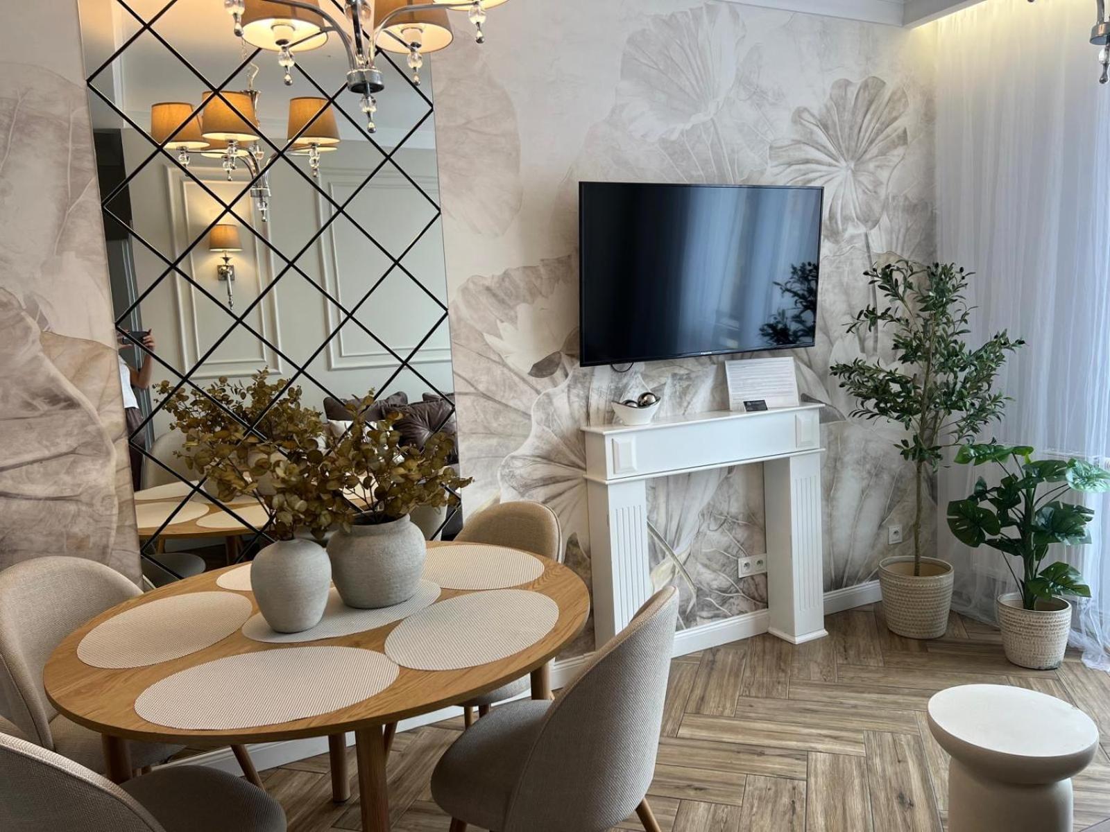 Family & Business Sauna Apartments Plac Wolnosci Centrum Downtow, - Piekny Apartament - 5 Bedroom With Private Sauna, Bath With Hydromassage, Parking, Catering Options Kielce Esterno foto