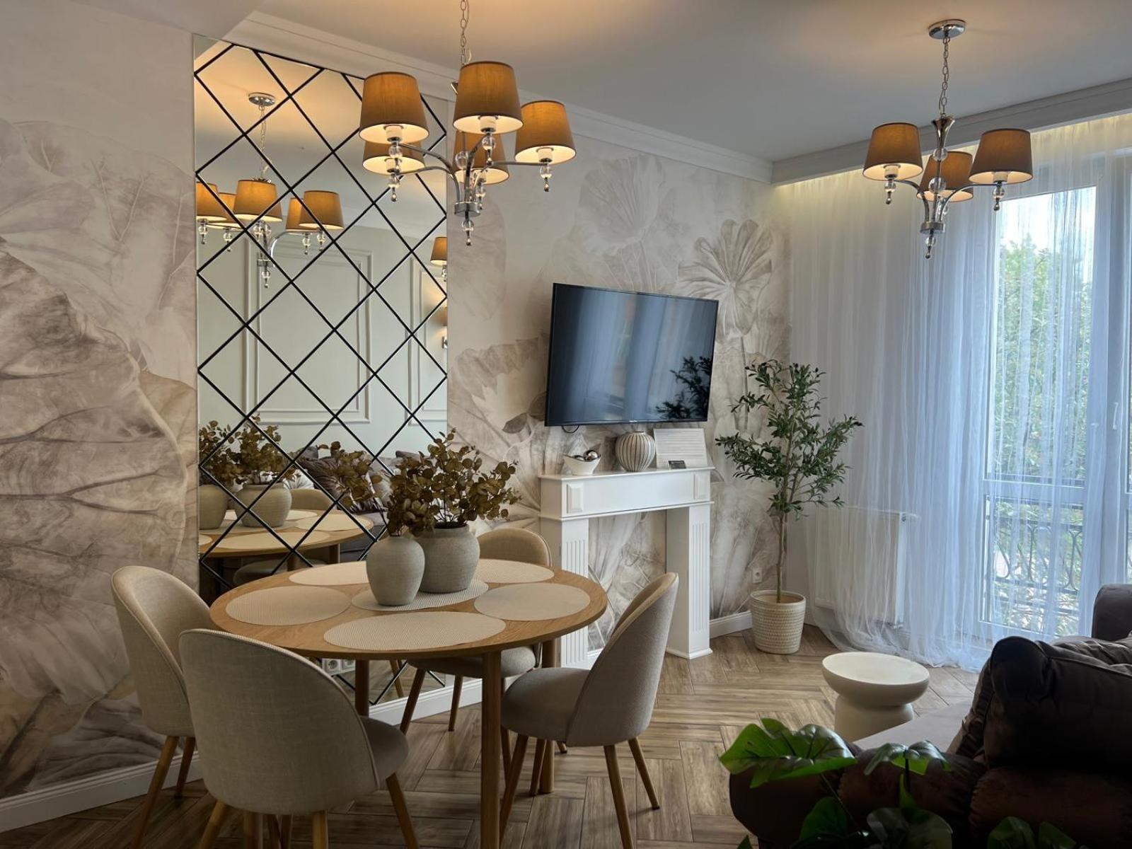 Family & Business Sauna Apartments Plac Wolnosci Centrum Downtow, - Piekny Apartament - 5 Bedroom With Private Sauna, Bath With Hydromassage, Parking, Catering Options Kielce Esterno foto
