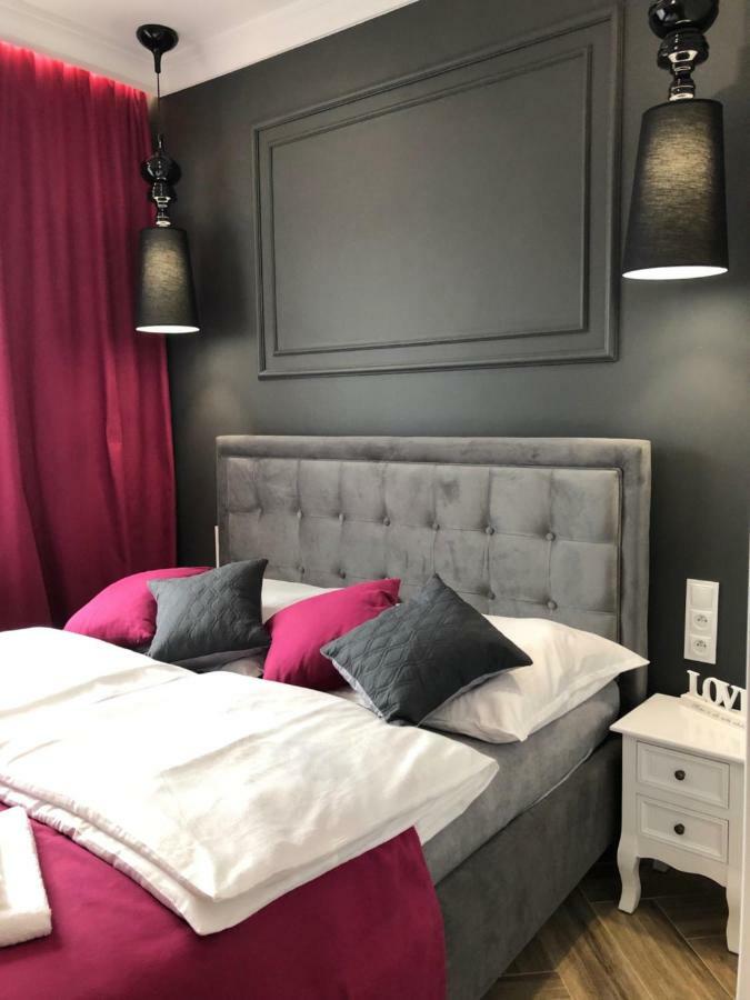 Family & Business Sauna Apartments Plac Wolnosci Centrum Downtow, - Piekny Apartament - 5 Bedroom With Private Sauna, Bath With Hydromassage, Parking, Catering Options Kielce Esterno foto