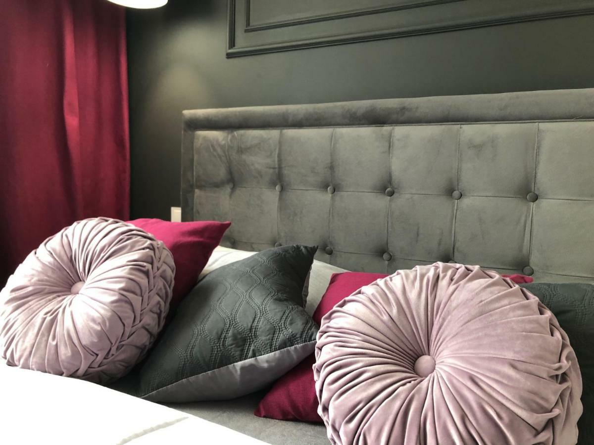 Family & Business Sauna Apartments Plac Wolnosci Centrum Downtow, - Piekny Apartament - 5 Bedroom With Private Sauna, Bath With Hydromassage, Parking, Catering Options Kielce Esterno foto