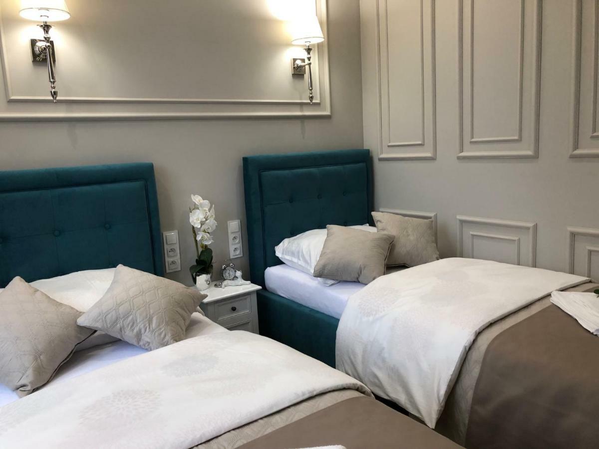 Family & Business Sauna Apartments Plac Wolnosci Centrum Downtow, - Piekny Apartament - 5 Bedroom With Private Sauna, Bath With Hydromassage, Parking, Catering Options Kielce Esterno foto